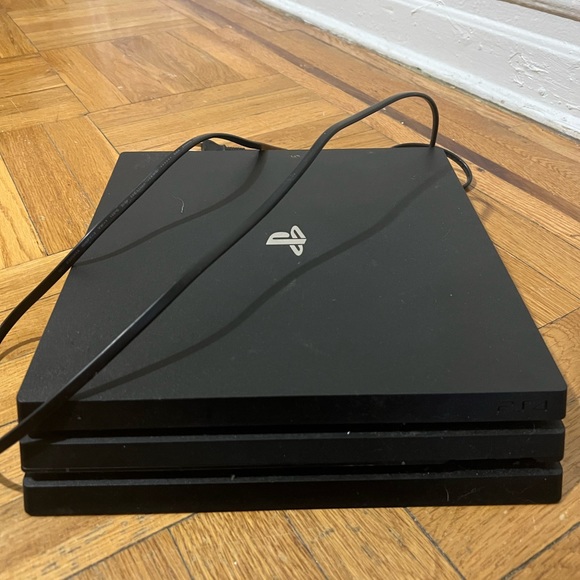 Ps4 Slim - Picture 3 of 3